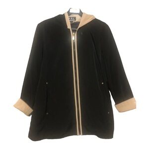 Women’s Light Spring Coat Size Small in Excellent Used Condition